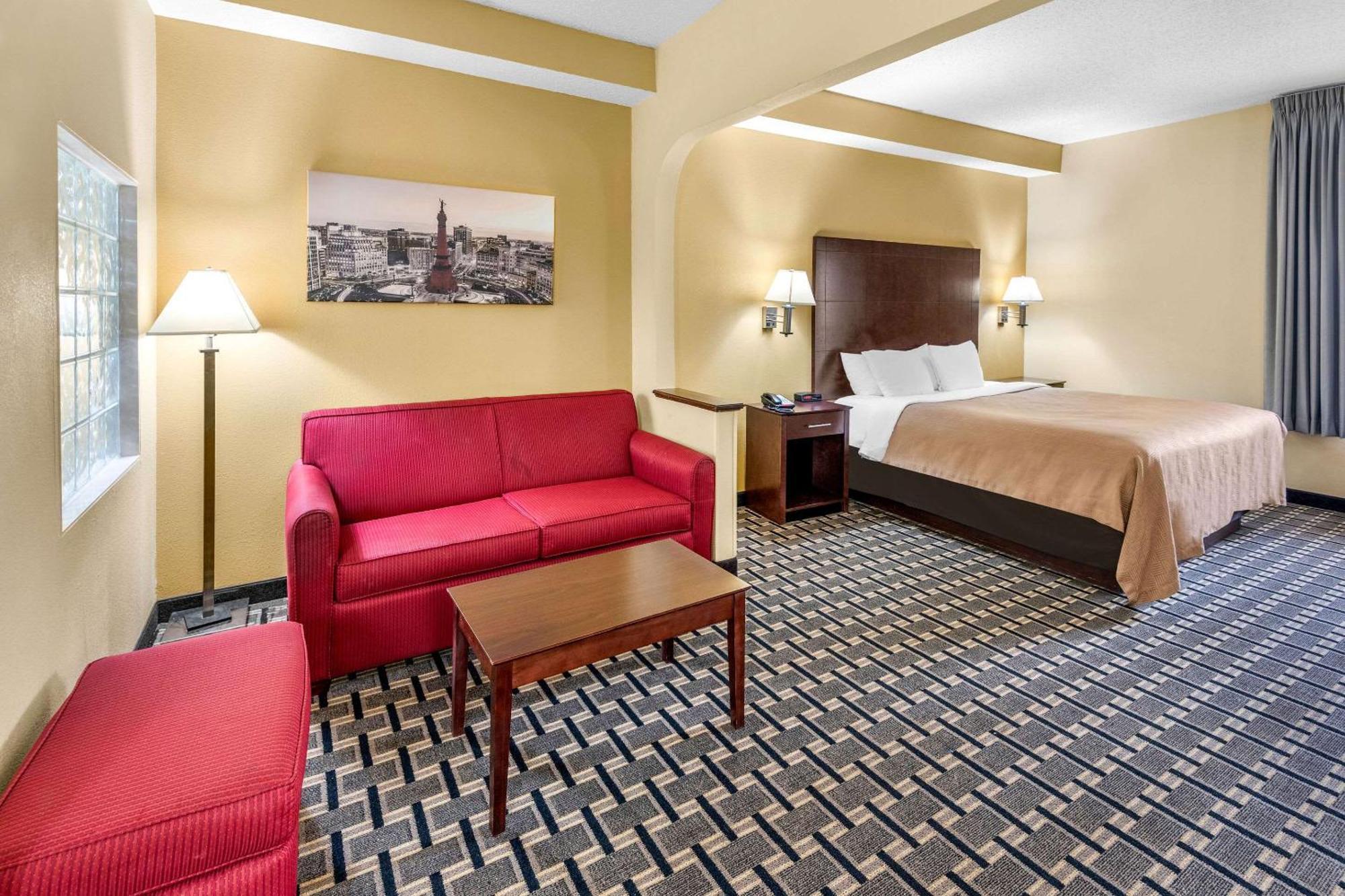 Clarion Inn & Suites Northwest Индианаполис Экстерьер фото